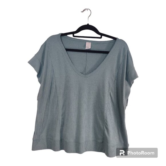 LIVI Blue Short Sleeve V Neck Cropped Athleisure Top Size 18/20 - Picture 1 of 6